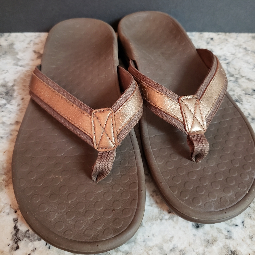 Vionic kid's flip flops